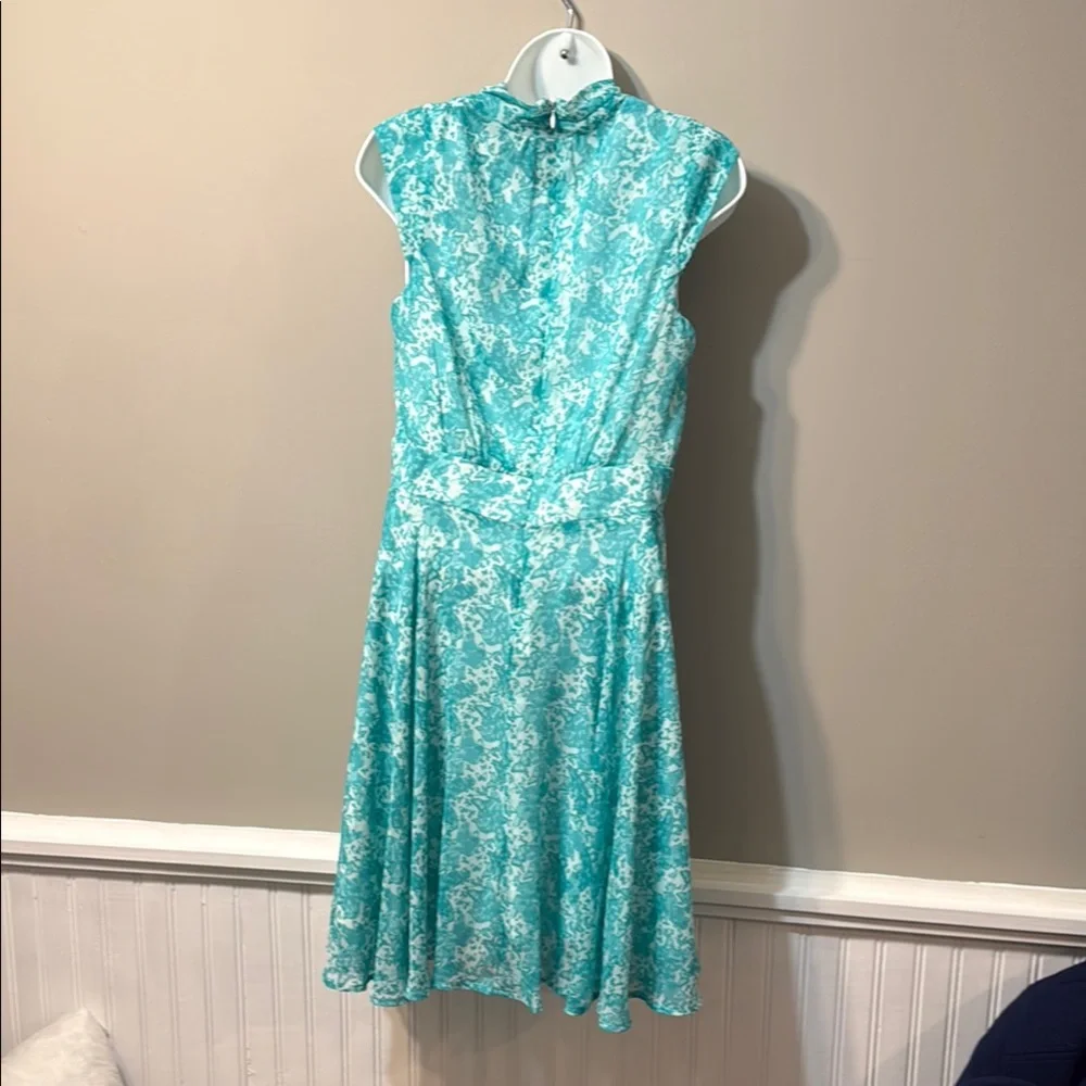 Elegant Turquoise Sleeveless Dress - Picture 3 of 4